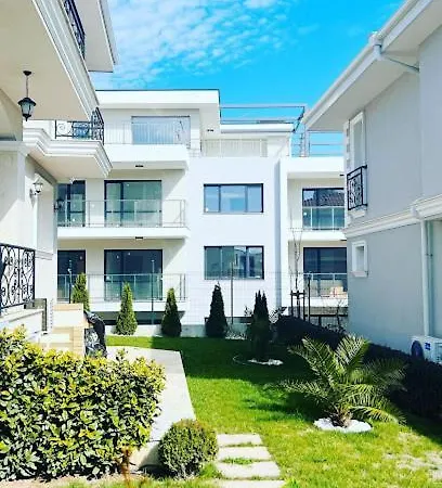 Sunny Garden Deluxe Apartman *