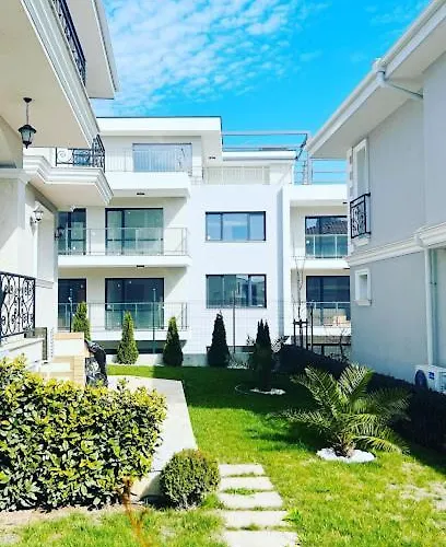 Sunny Garden Deluxe Apartman *